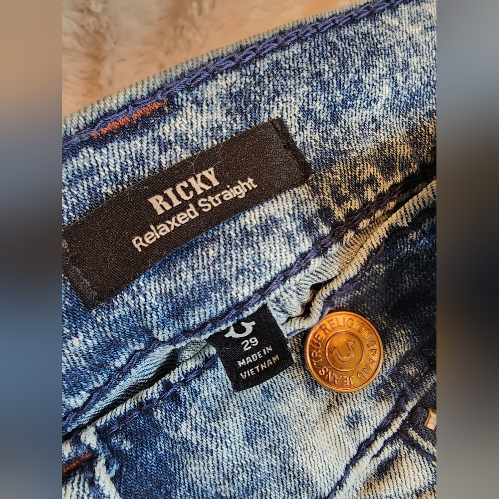 True Religion Light Blue/ Acid Wash Jeans - Picture 6 of 9